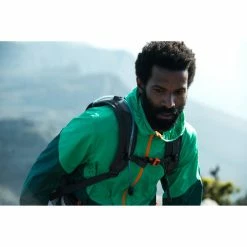 Quechua Hiking Clothing Men's Hiking Windproof Fast Jacket Helium Wind 500