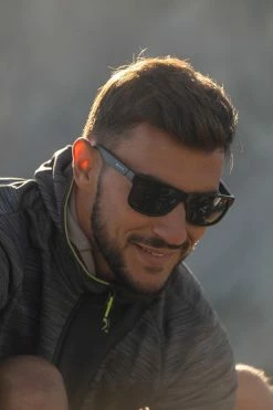 Hiking Clothing Quechua MH140, Category 3 Hiking Sunglasses