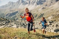 Quechua Women's Fast Hiking Short-Sleeved Seamless T-Shirt FH900 Hiking Clothing