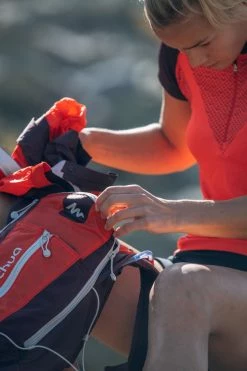 Quechua Women's Fast Hiking Short-Sleeved Seamless T-Shirt FH900 Hiking Clothing