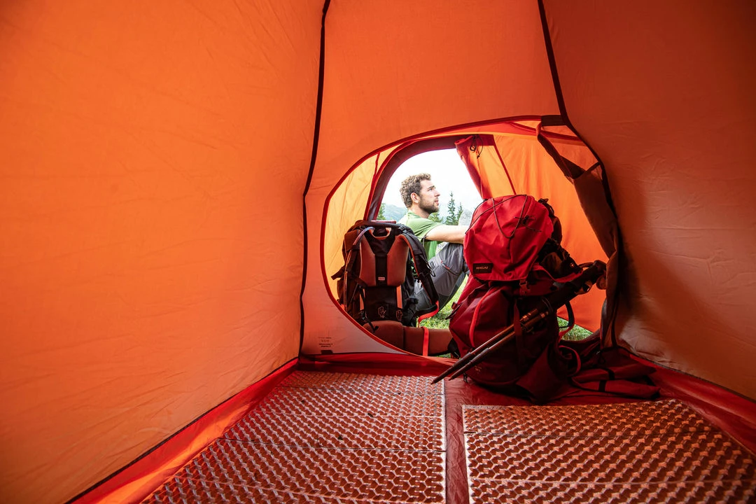 Forclaz Trek 100, 3 Seasons Freestanding Backpacking Dome Tent, 2 Person Tents