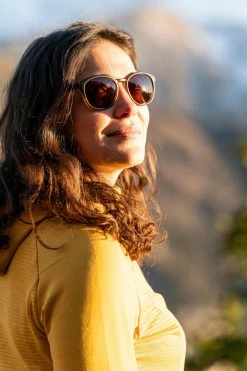 Hiking Clothing Quechua MH160, Category 3 Hiking Sunglasses